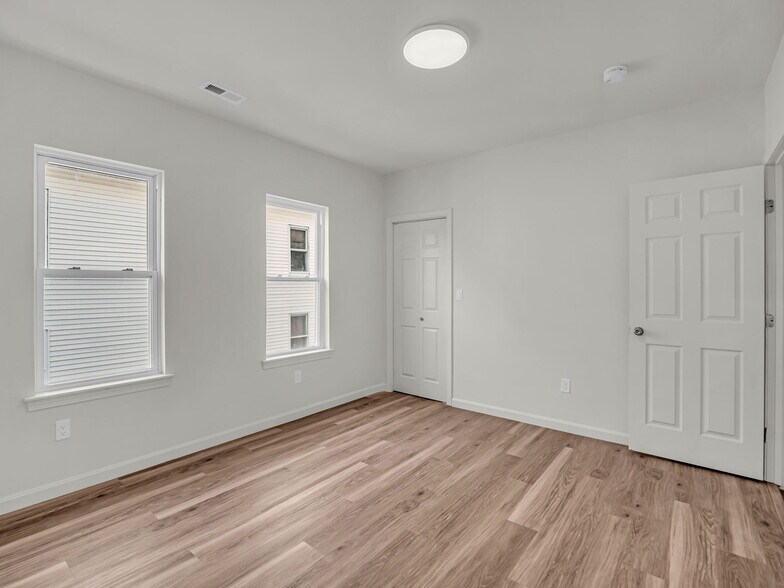 Building Photo - 12 Alpine St