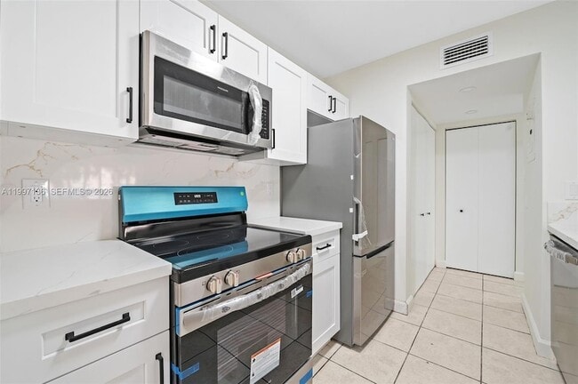 Building Photo - 10610 SW 158th Ct