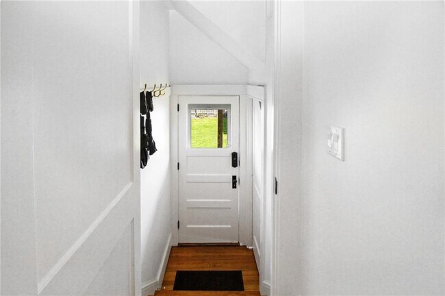 Building Photo - 28 W Narragansett Ave