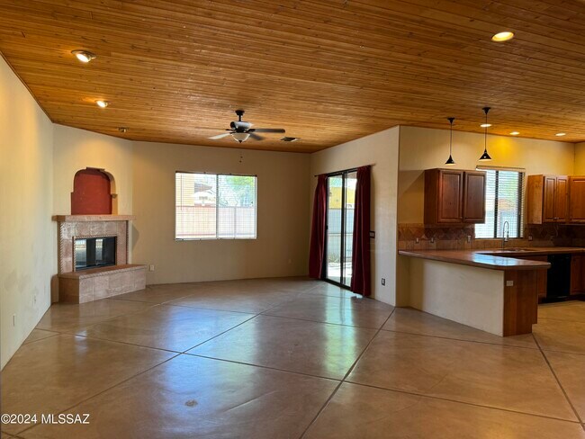 Building Photo - 1717 N Baxter Dr
