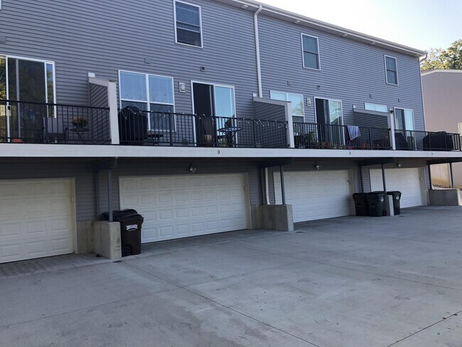 Building Photo - 1327 Sleepy Hollow Rd