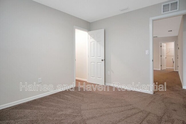 Building Photo - 3889 Geranium Ave