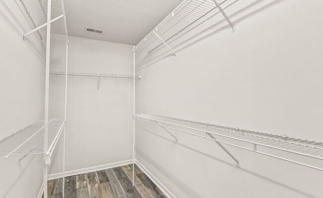 Building Photo - This Stunning Townhome in the Heart of Ballantyne