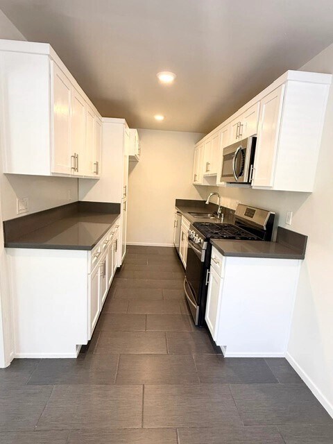 Interior Photo - 125 Cherry Ave