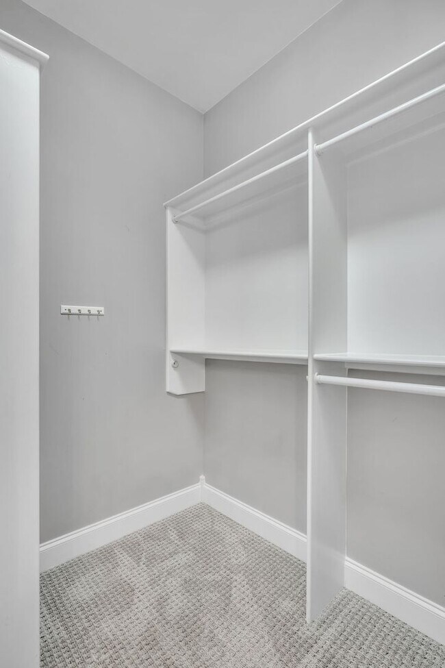 Building Photo - Stunning rental home on a premium lot in s...