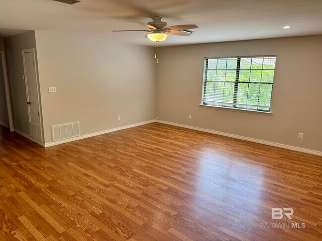 Building Photo - 382 Pecan Ave