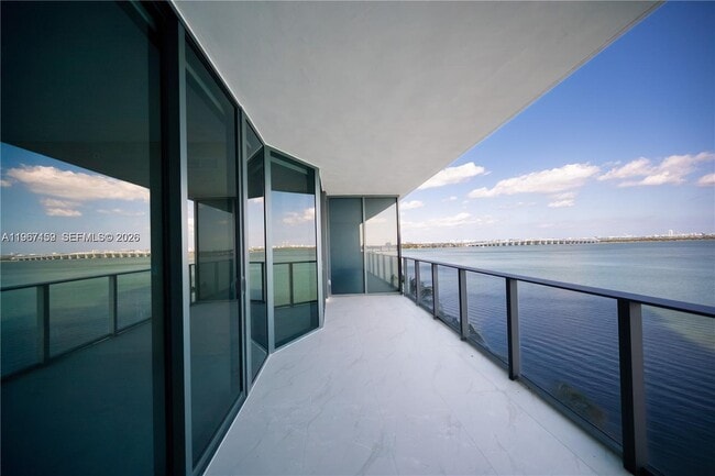 Building Photo - 711 NE 23rd Terrace