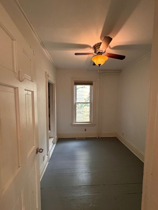 Building Photo - 894 Beech St