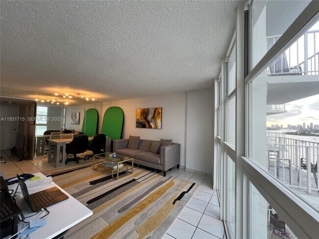 Building Photo - 1228 West Ave