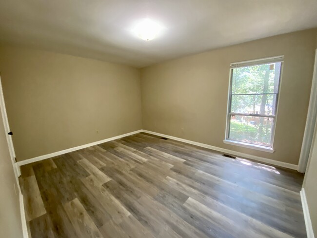 Master bedroom - 5167 Cornell Dr