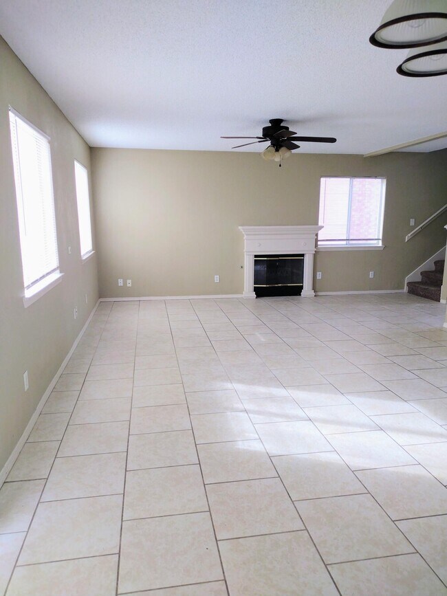 Building Photo - 4480 Loma Diamante Dr