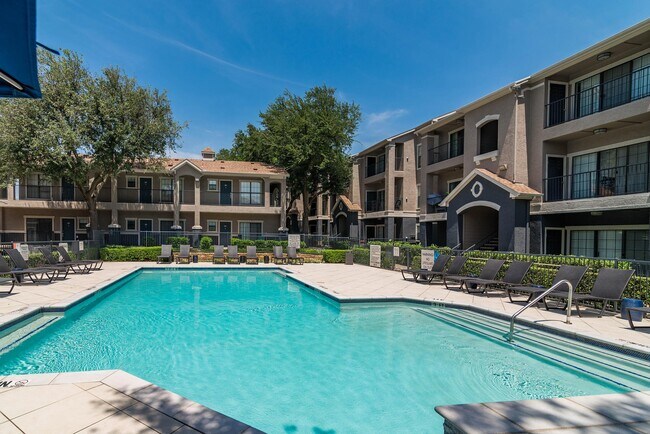 Building Photo - 17811 Vail St