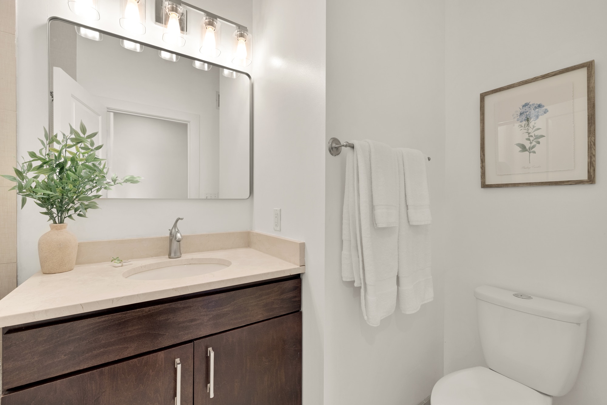 Full Guest Bath - 1912 8th St NW