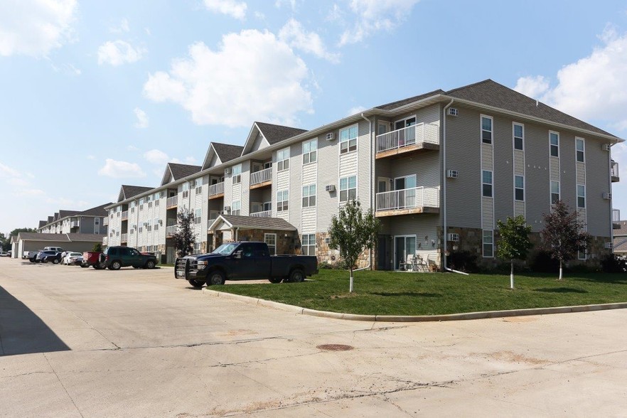 Building Photo - Custer Crossing & Ravenwood Apartments