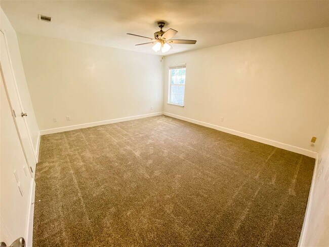 Building Photo - 1301 Sumerlin Dr
