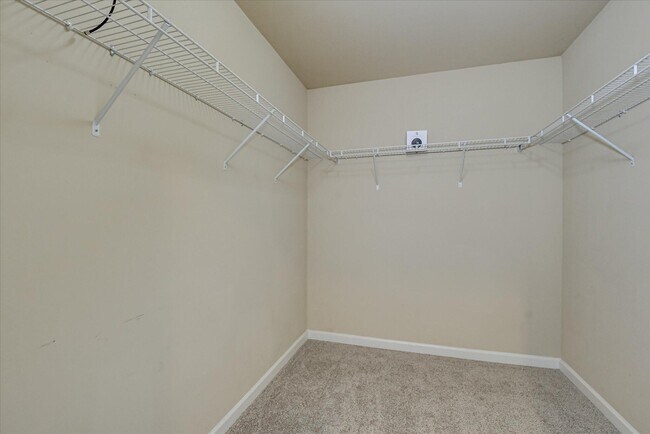 Building Photo - 476 Lory Ln