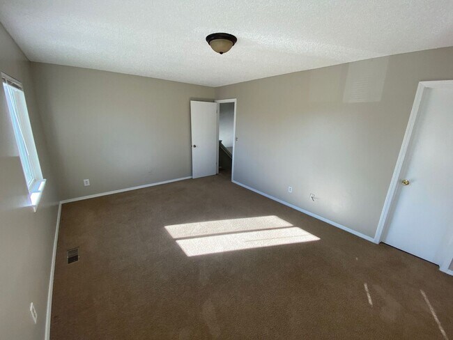 Building Photo - Nice 3 Bedroom 2 Story Home Close to Ft Ca...