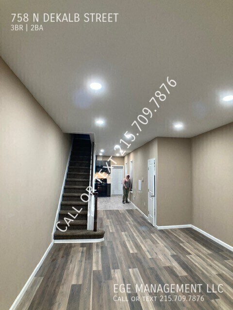 Building Photo - 758 N Dekalb St