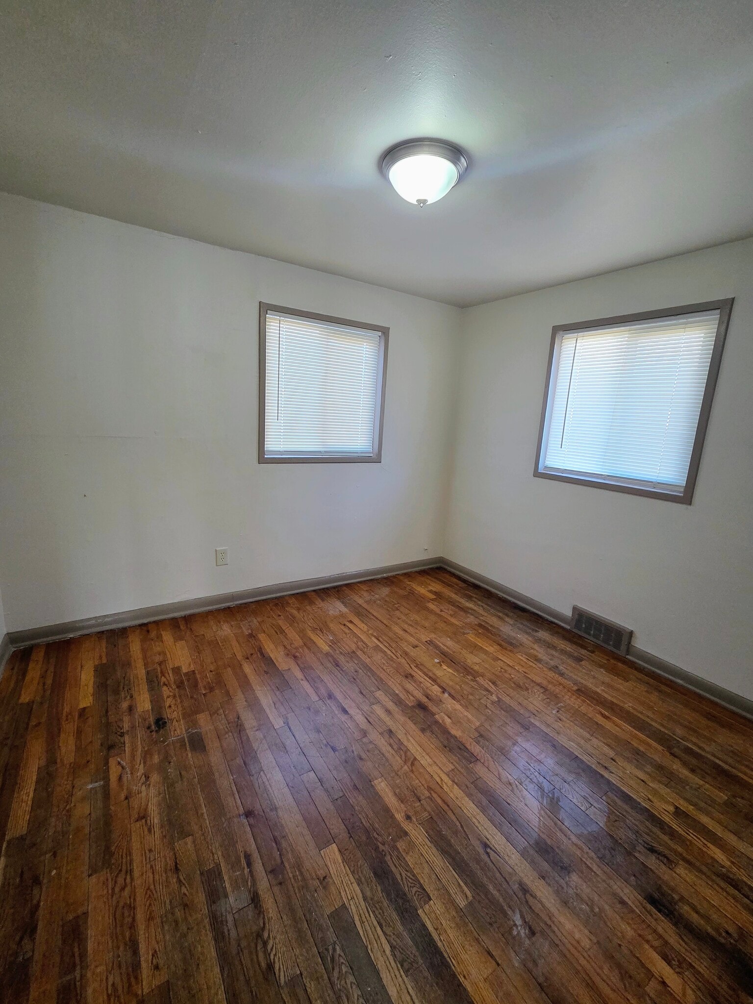 Building Photo - 412 Glen View Ct