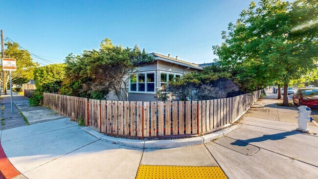 Building Photo - 1428-1430 Sonoma Avenue