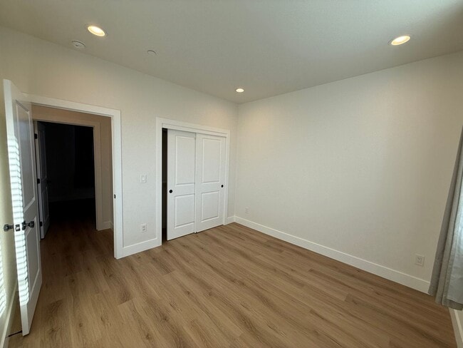 Building Photo - 8461001/85