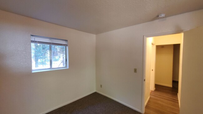 Building Photo - 2 Bedroom 1 Bath Duplex In Sierra Village With Trash & Water Included!!!