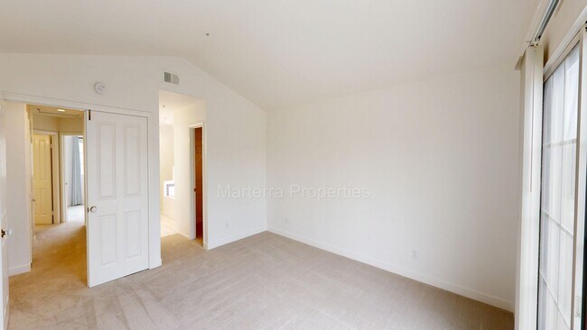 Building Photo - Beautiful 3 Bedroom Home in Eastside Costa Mesa