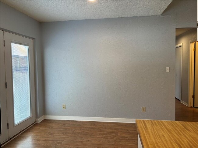 Building Photo - 11905 Oak Knoll Dr