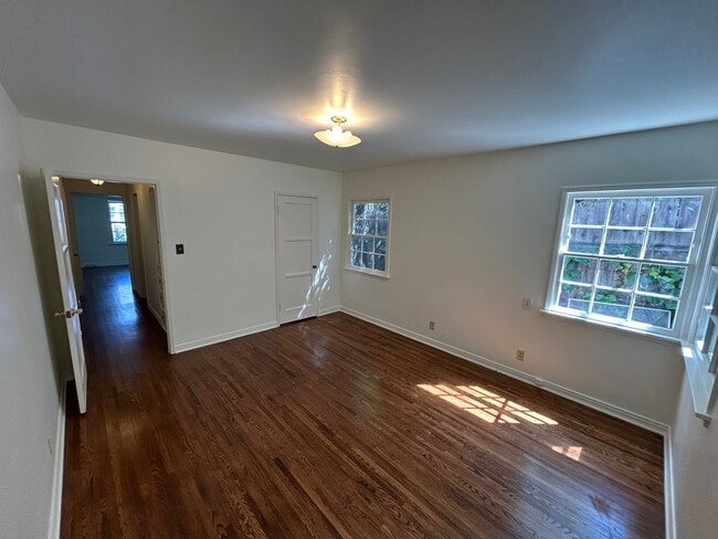 Building Photo - Rare Nostalgic Vintage 2Bedroom Home