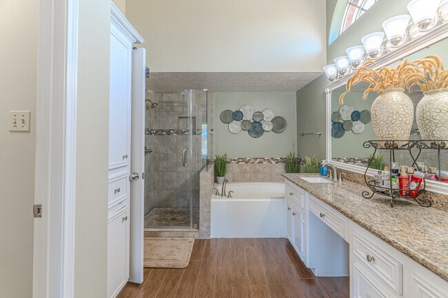 Building Photo - 13417 Bunker Hill Dr