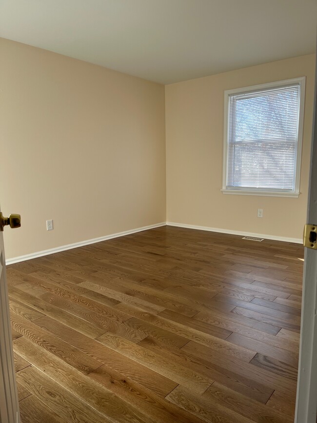 Master Bedroom - 201 Stone Ridge Dr