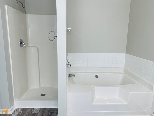 Building Photo - 221 Southwind Ln