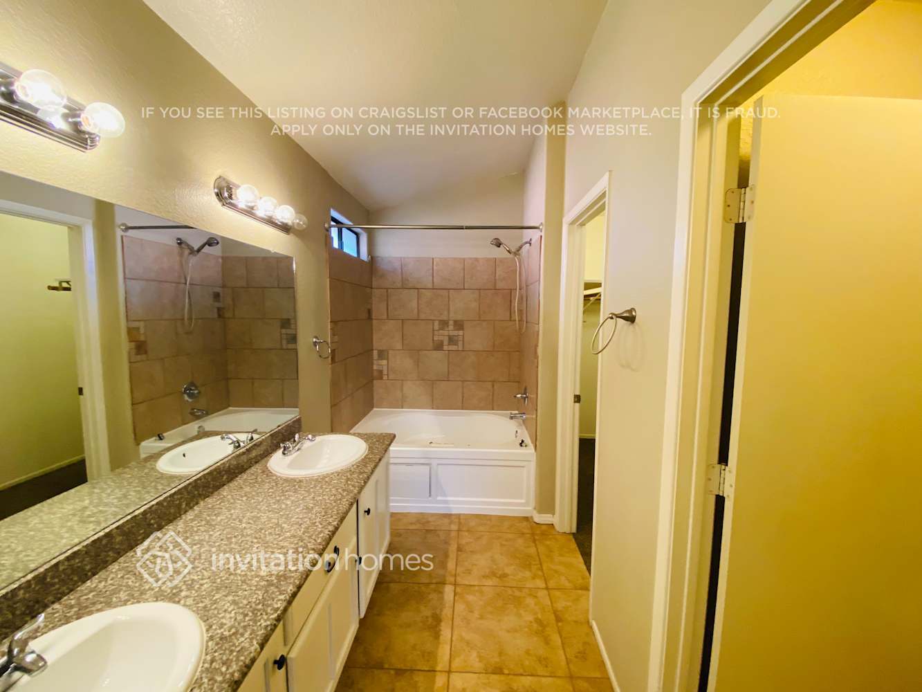 Building Photo - 953 E Manor Dr