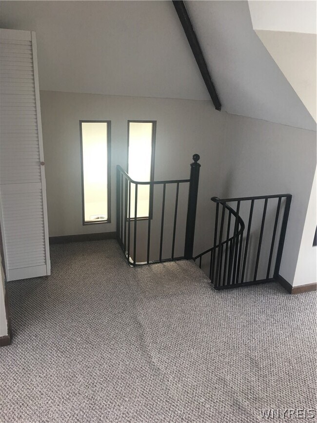 Building Photo - 419 Richmond Ave