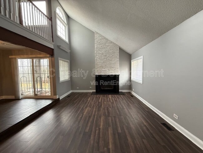 Building Photo - 1540 Beverly Cir W