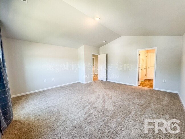 Building Photo - 1313 Riverstone Dr