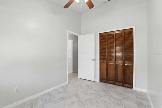 Building Photo - 28 N Lancelot Ave