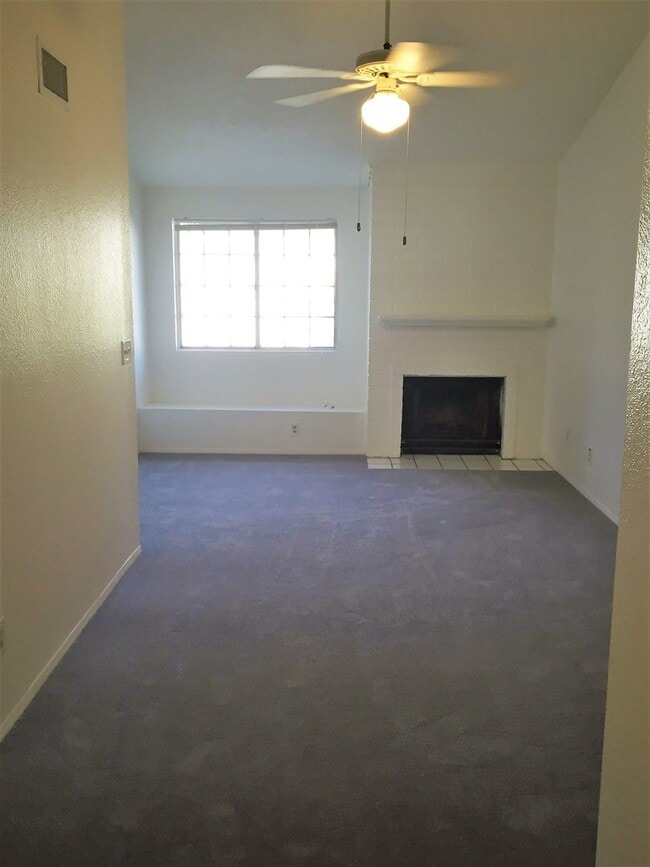Building Photo - **COMFORTABLE 2br/2ba TOWNHOME (GILBERT & ...