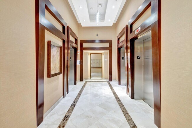 Building Photo - 315 NE 3rd Ave