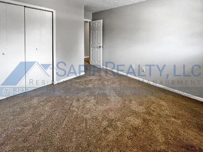 Building Photo - Move in before October 31st and choose you...