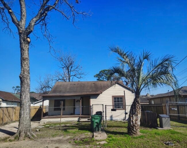 Building Photo - 7716 Appleton St