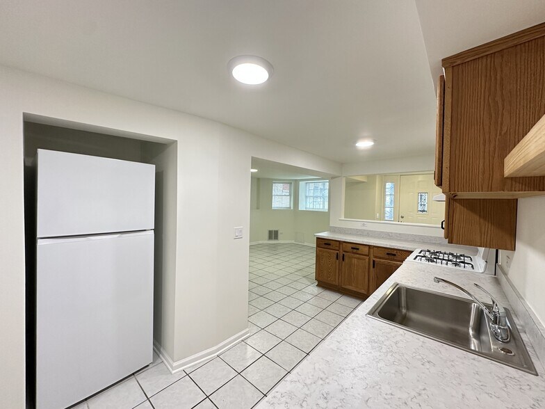 Building Photo - 5804 N Broadway