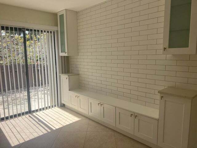 Building Photo - 541 NE 47th St