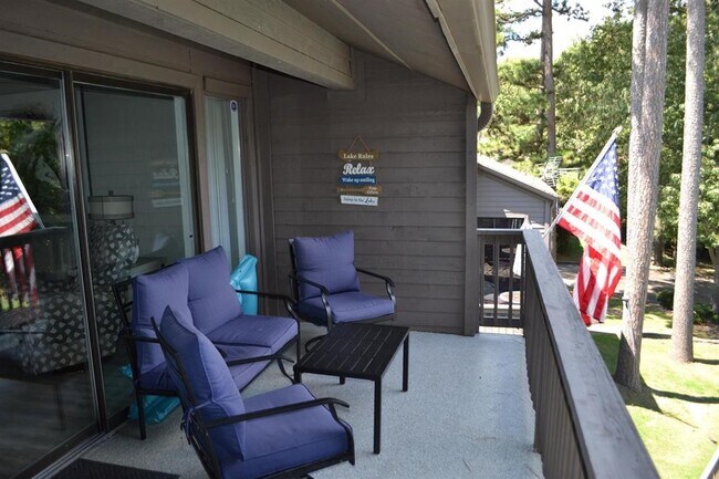 Building Photo - 200 Hamilton Oaks Dr