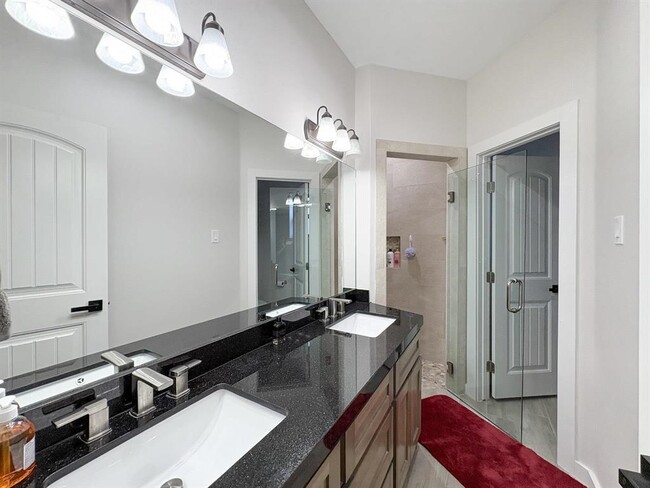 Building Photo - 303 Placido Dr