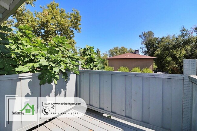Building Photo - 1553 Bramble Pl