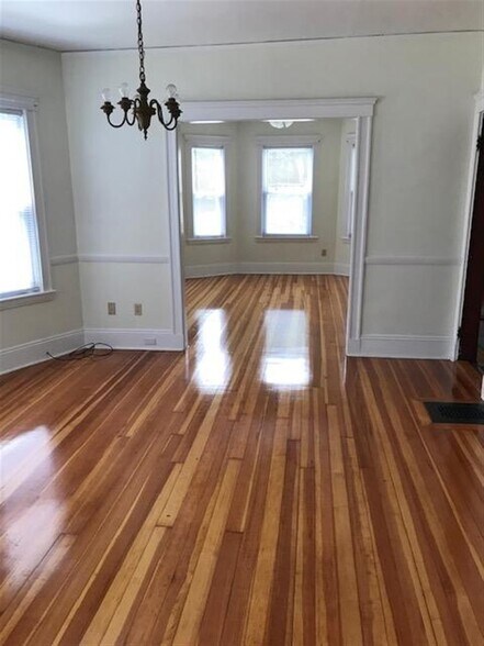 Building Photo - 7 Myrick St