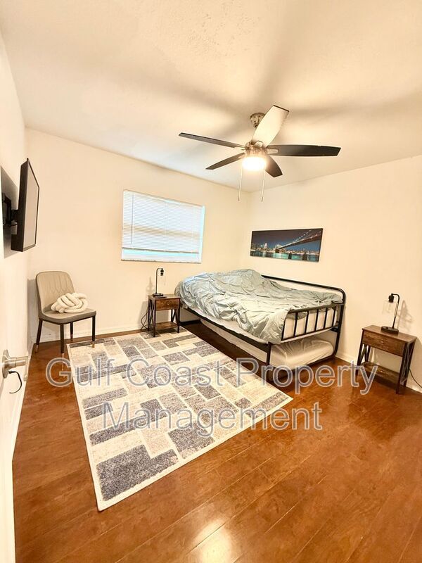 Building Photo - 2436 Abscott St