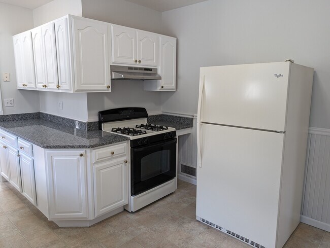 Building Photo - 8 Wilson Ave