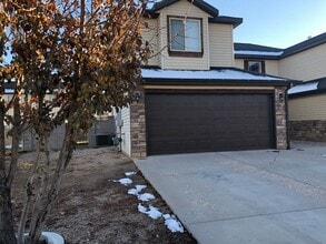 Building Photo - Quiet Neighborhood & Beautiful Home!